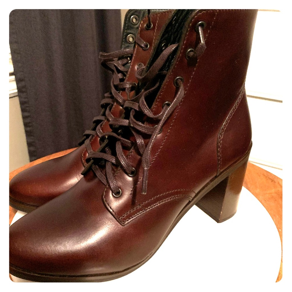 ✨ BEAUTIFUL ✨ NEVER-WORN ✨ LEATHER BOOTS ✨